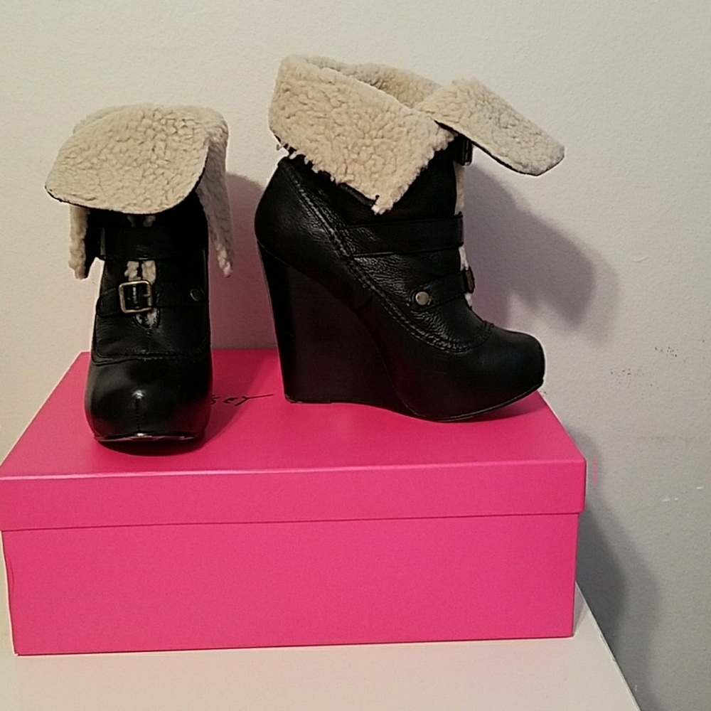 Betsey Johnson Ryderrr Wedge Boots Size 8.5 - Picture 4 of 8